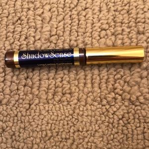 Shadow Sense! Long lasting eyeshadow